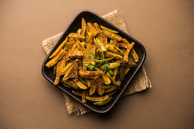 Tindora Sabzi o Tendli o tondli Fry también conocida como receta de freír Ivy Gourd. enfoque selectivo