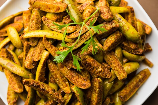 Tindora Sabzi oder Tendli oder Tondli Fry, auch bekannt als Ivy Gourd Fry Rezept. selektiver Fokus