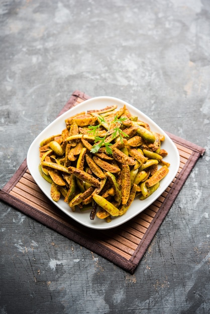 Tindora Sabzi oder Tendli oder Tondli Fry, auch bekannt als Ivy Gourd Fry Rezept. selektiver Fokus