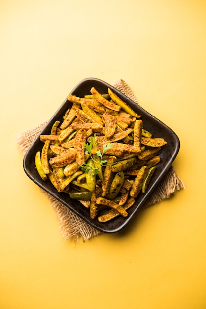 Tindora Sabzi ou Tendli ou tondli Fry, também conhecida como receita de batata frita Ivy Gourd. foco seletivo