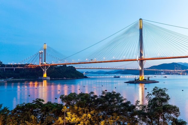 Ting-Kau-Brücke bei Nacht