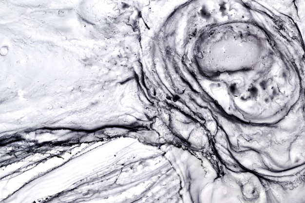 Tinta en blanco y negro fondo abstracto textura de mármol patrón de arte fluido papel tapiz pintura mezcla bajo el agua manchas y manchas onduladas