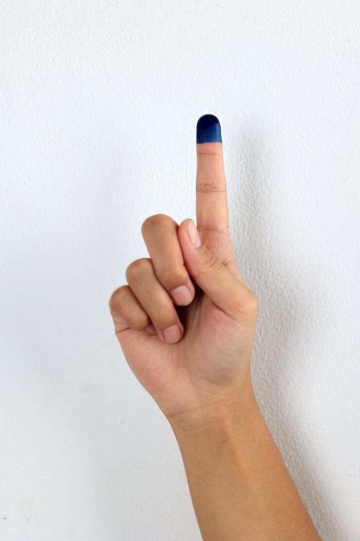 Foto tinta púrpura después de la votación electoral
