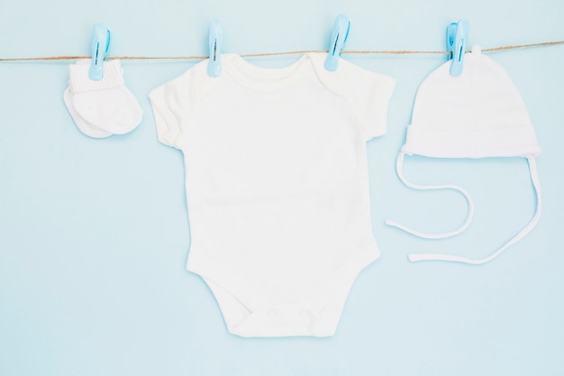 Foto tiny clothes of newborn boy