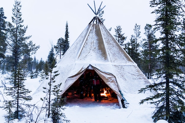 Tipi in Lappland im Winter