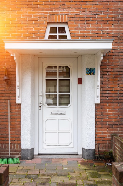 Foto típica puerta holandesa detalle arquitectónico holandés una puerta en una ciudad holandesa puerta holandesa