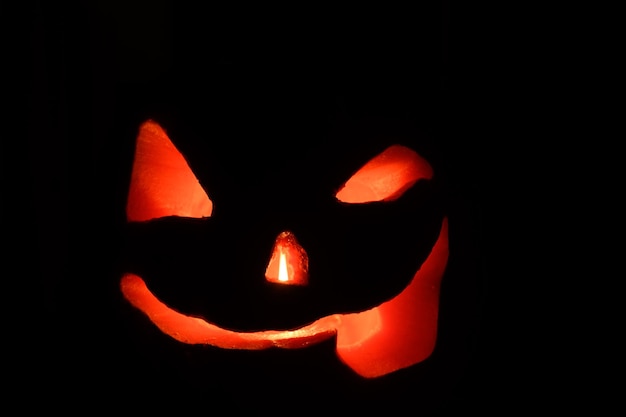 Tipo de calabaza de Halloween sobre un fondo negro