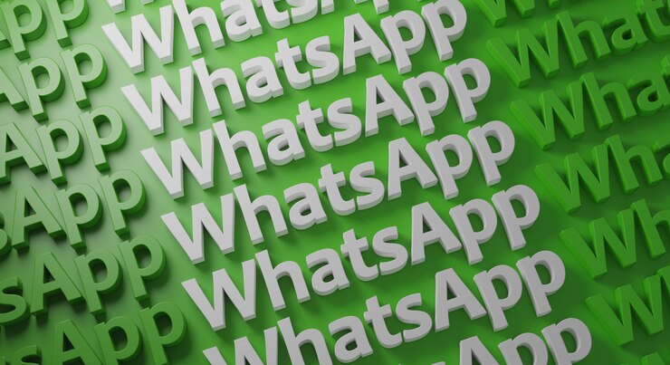Foto tipografía múltiple de whatsapp en pared verde