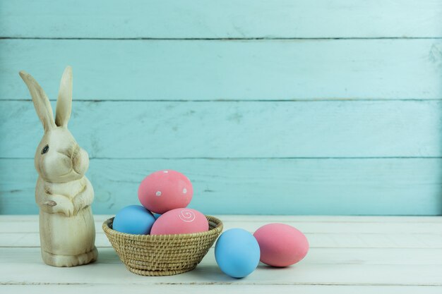 Tirado del concepto feliz del fondo del día de fiesta de Pascua de la decoración.