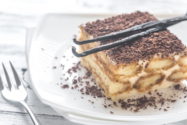 Tiramisú con cobertura de chocolate