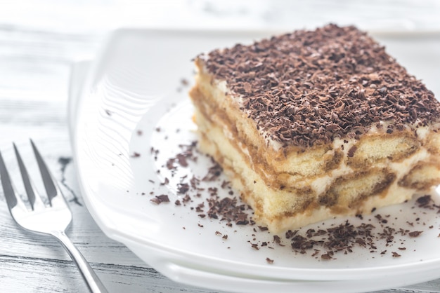 Tiramisú con cobertura de chocolate