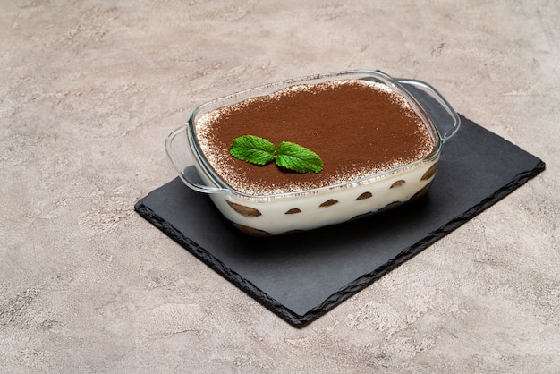 Foto tiramisu dessert in glasbackform