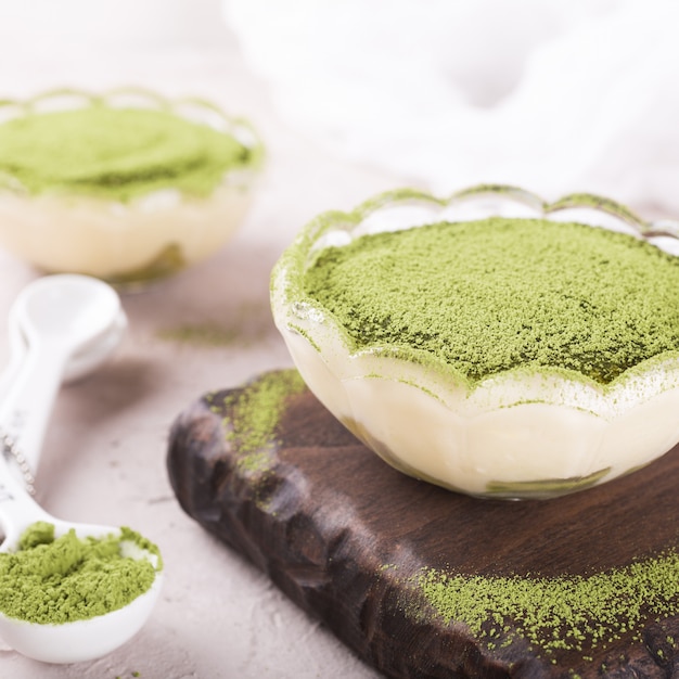 Tiramisukuchen mit grünem Matcha-Tee