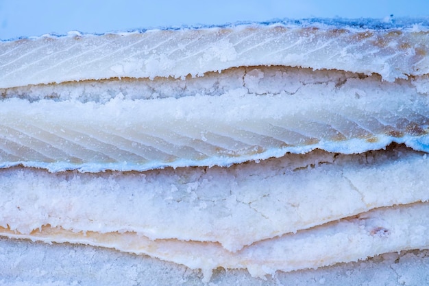 Tiras de bacalao salado en un mercado callejero