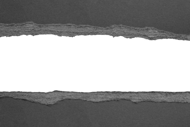 Tiras de bordas rasgadas de papel preto rasgadas isoladas em fundo branco