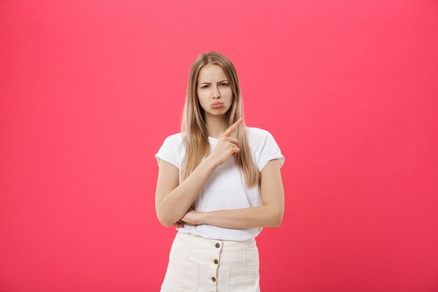 Tiro de adolescente linda aborrecido irritado