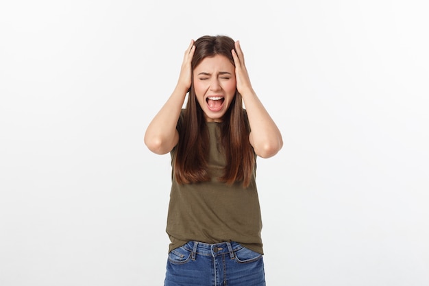 Tiro isolado de mulher sem palavras preocupada, chocado e com raiva, expressando silêncio e equívocos, assustado. Isolado sobre o cinza