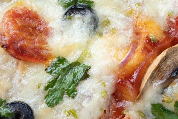 Tiro macro de pizza italiana com mussarela