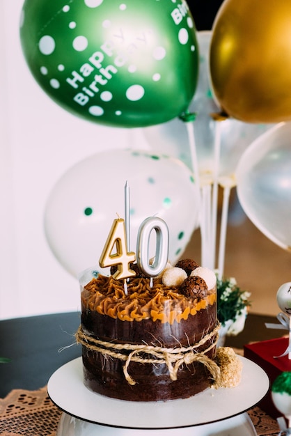 Foto tiro vertical de bolo de aniversário de 40 anos