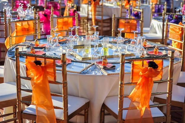 Tisch für eine Event-Party oder Hochzeitsfeier festgelegt