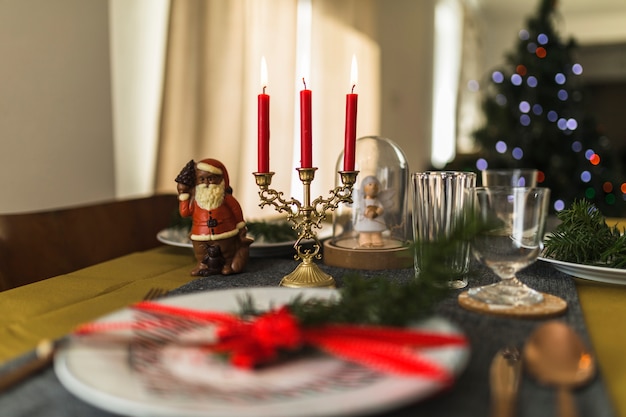 Foto tisch für weihnachten dekoriert