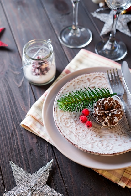 Tisch serviert zum Weihnachtsessen