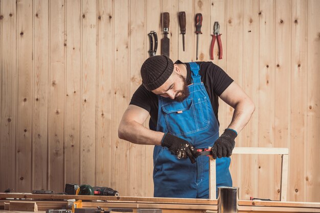 Tischlerarbeiten mit Holz