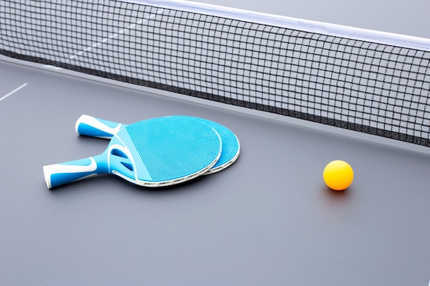 Tischtennisausrüstung Schläger, Ball und Netz