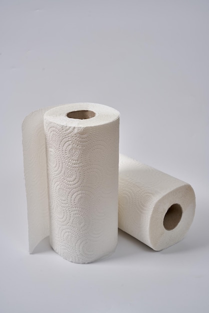 Toallas de papel sobre un fondo blanco