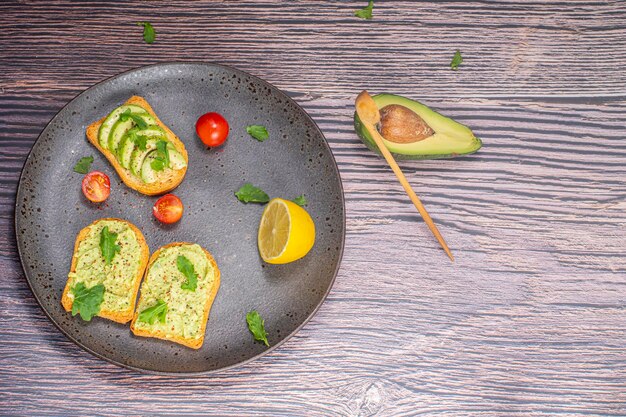 Toast mit Avocado