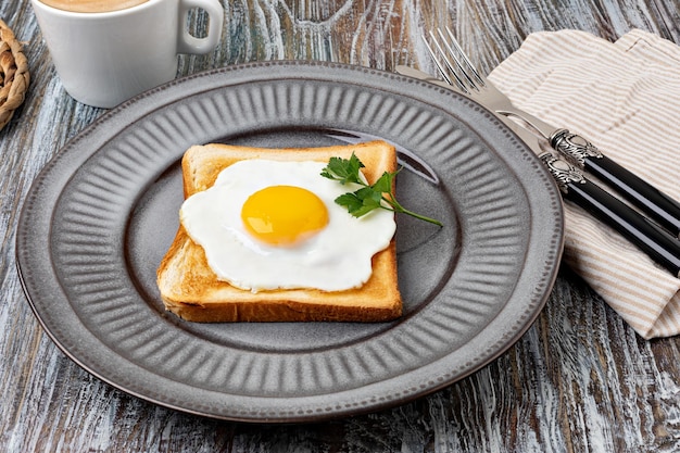 Toast mit Spiegelei