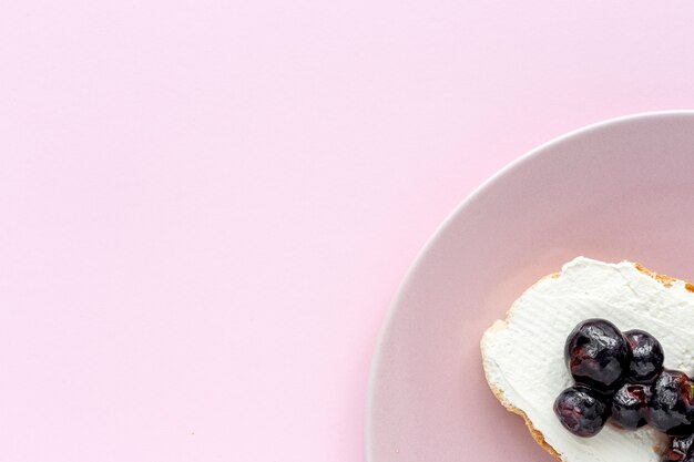 Toast mit verschiedenen Belägen