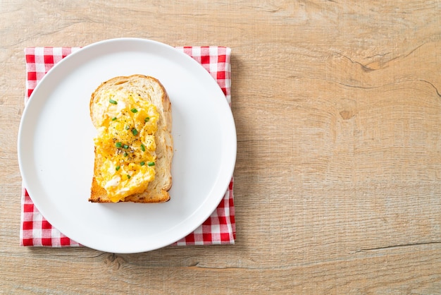 Toastbrot mit Rührei