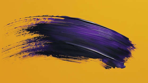 Toca de pincel abstracta púrpura y negra aislada sobre un fondo amarillo