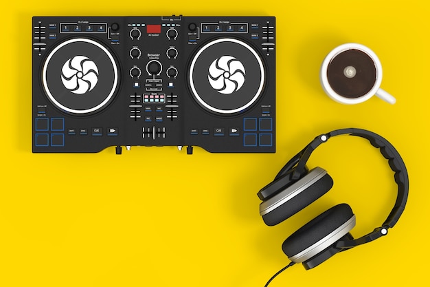 Foto tocadiscos de mezcla de dj con auriculares y taza de café sobre un fondo amarillo. representación 3d