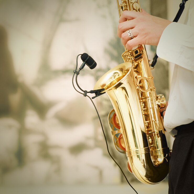 Foto tocando el saxo