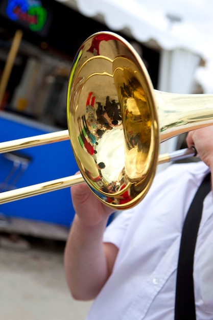 Foto tocando el trombón