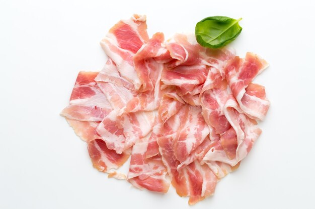 Tocino fresco aislado