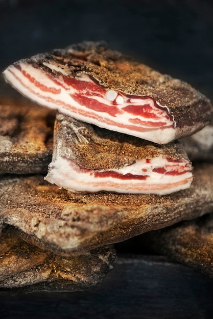 Tocino en un puesto de mercado