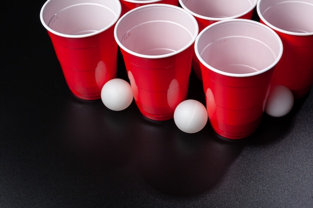 Todavía la vida toma de un juego de cerveza pong