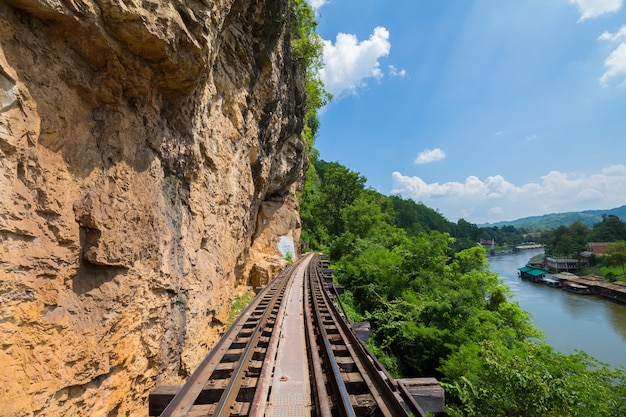 Todeseisenbahn entlang dem Fluss Kwai in Kanchanaburi, Thailand