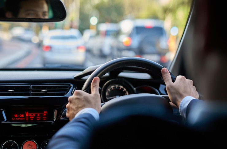 Foto todos os olhos na estrada foto de um empresário dirigindo seu carro