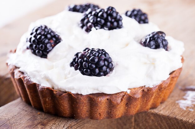 Törtchen mit Brombeeren