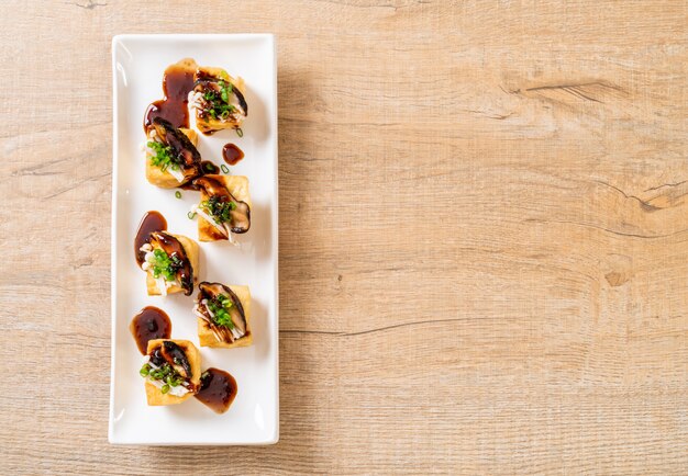 Tofu Grelhado com Cogumelo Shitake e Cogumelo Agulha Dourado