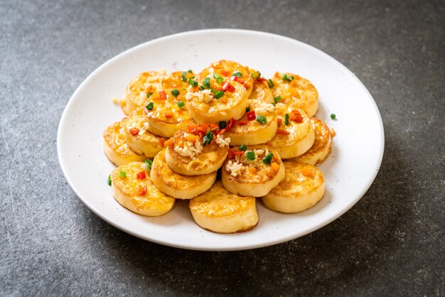 tofu de huevo suave frito con ajo