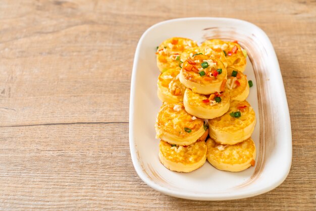 tofu de huevo suave frito con ajo