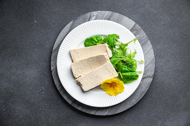 tofu sojaprodukt gemüse käse gesunde mahlzeit essen snack auf dem tisch kopieren raum essen hintergrund