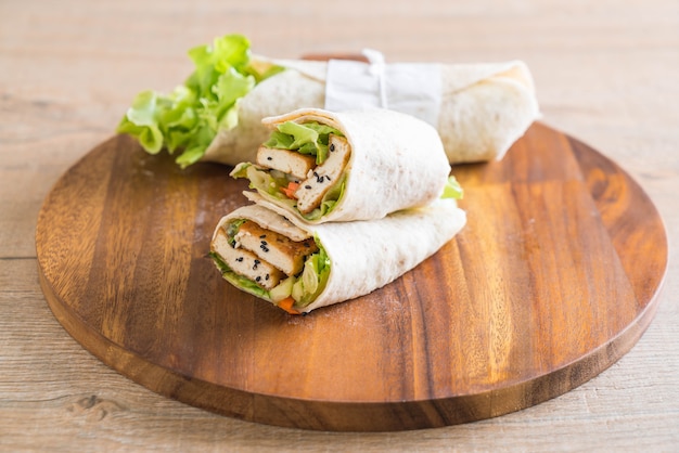 tofu wrap rolo de salada