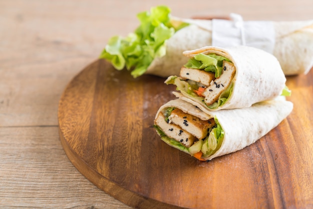 Tofu-Wrap-Salatbrötchen