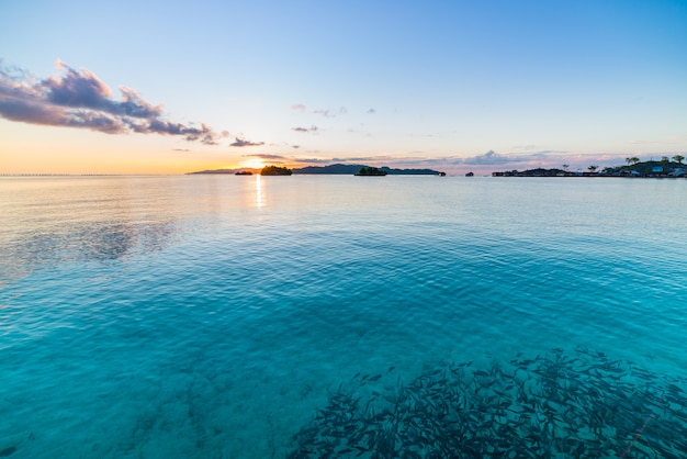 Togean Islands Sunrise, Togian Islands destino de viaje, Sulawesi, Indonesia.